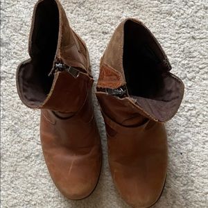 Brown TEVA boots